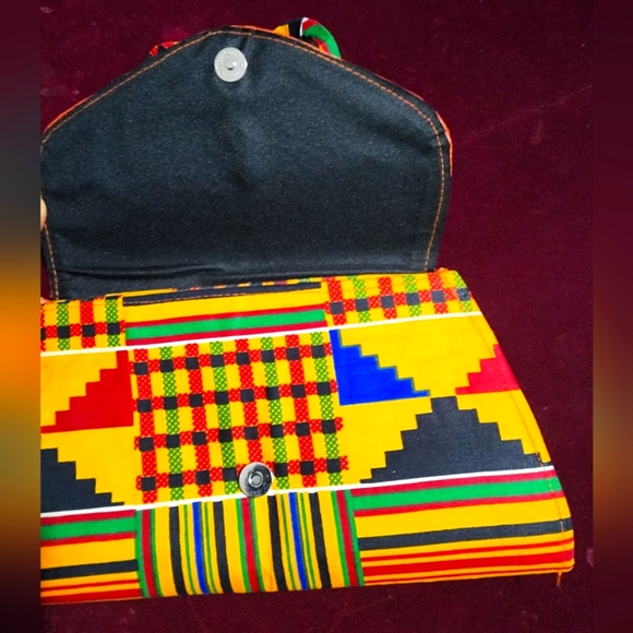 NWOT ... Stylish African Heritage African Culture purse 👛 - Picture 2 of 4